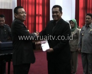 Gubernur serahkan dp4 pemilu 2014