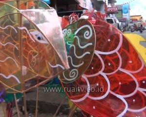 Penjualan lampu hias berbentuk ikan