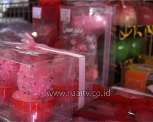 Pernak pernik valentine laris manis