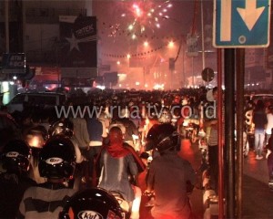RIBUAN MASYARAKAT RAYAKAN#7B7BB
