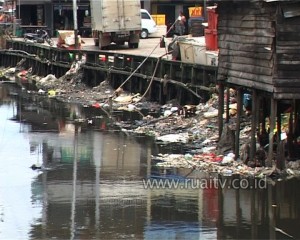 PARIT TOKAYA KOTOR DAN BERBAU