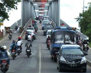 PERTUMBUHAN KENDARAAN MENINGKAT 10 PERSEN PER TAHUN