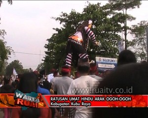 RATUSAN UMAT HINDU ARAK OGOH-OGOH