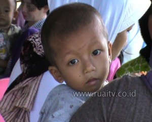 PERIKSA KESEHATAN BALITA MELALUI TIMBANGAN MASAL