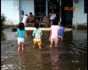 CURAH HUJAN TINGGI, RUMAH WARGA TERGENANG