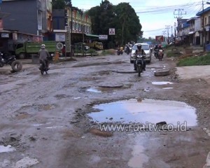 NOVEMBER PENGERJAAN JALAN TAYAN-PERBATASAN DIMULAI