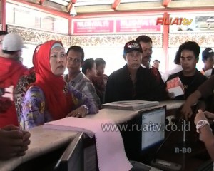 PESAWAT DELAY CALON PENUMPANG LION AR KESAL