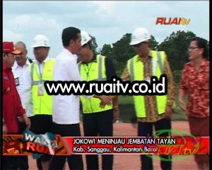 JOKOWI MENINJAU JEMBATA TAYAN