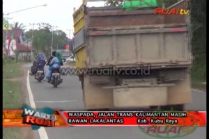 WASPADA!! JALAN TRANS KALIMANTAN MASIH RAWAN LAKALANTAS0