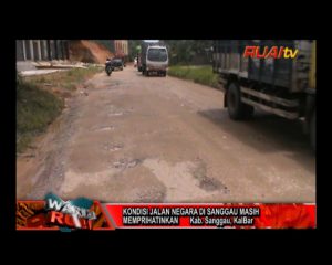 KONDISI JALAN NEGARA DI SANGGAU MASIH MEMPRIHATINKAN_104