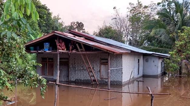 2 Kilometer, Antrean Kendaraan Akibat Banjir
