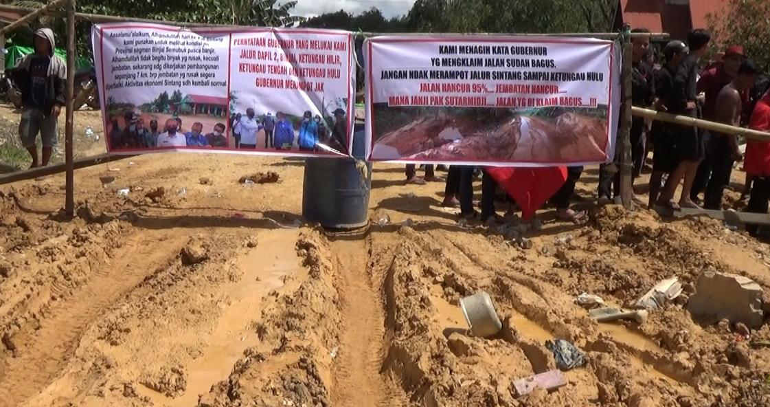 Kesal dengan Gubernur Midji, Warga Blokir Jalan Binjai
