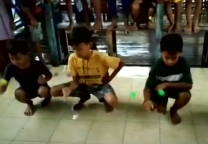 lomba lato-lato