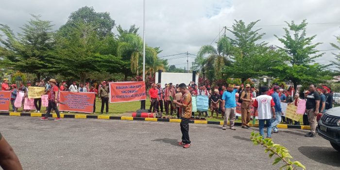 demo di Sintang