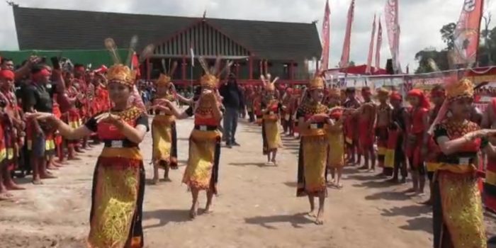 rumah betang dayak