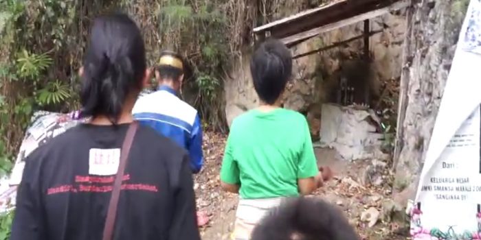 makam batu Toraja
