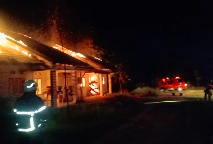 mes Kejari terbakar
