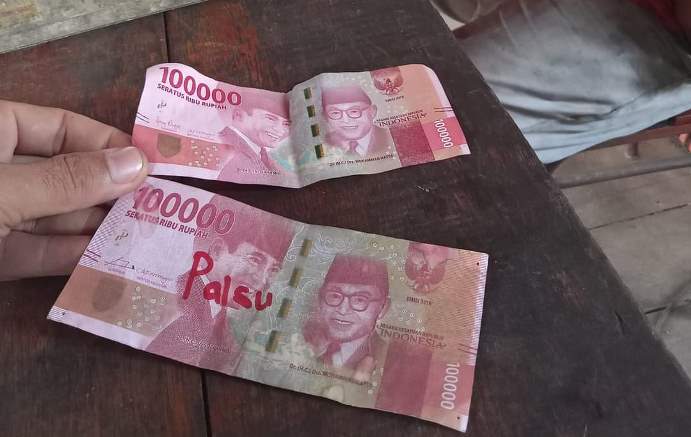 Kacau! Duit Palsu Rp 100 Ribu Beredar di Nanga Mahap