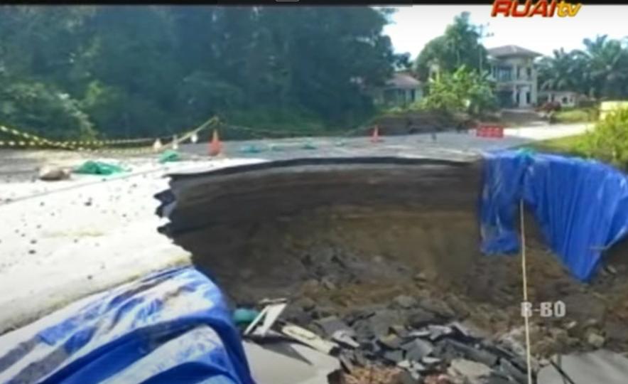 logsor jalan negara di Sanggau_ruai.tv