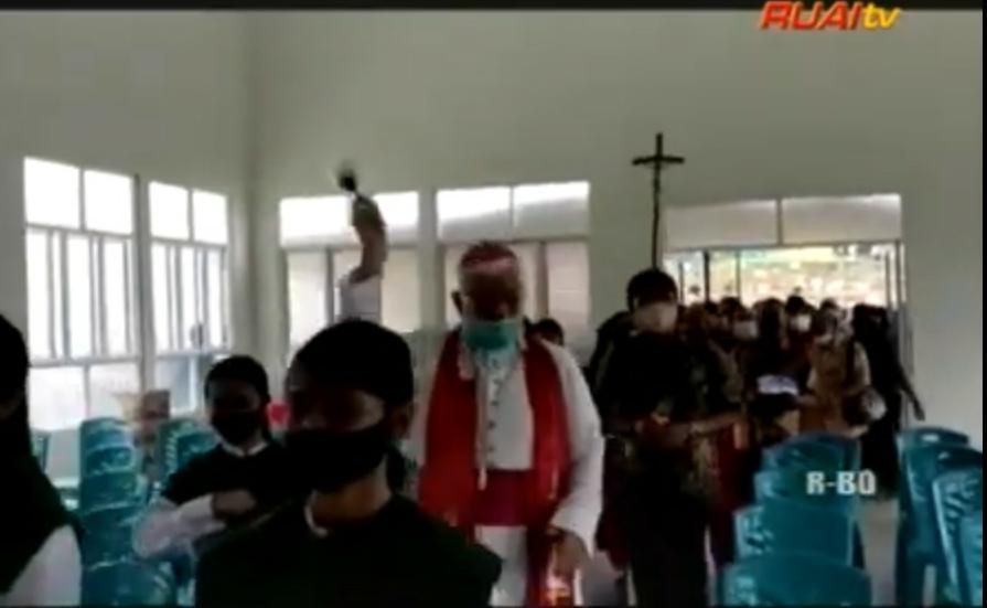 pemberkatan aula dan sekretariat OMK Kembayan_ruaitv