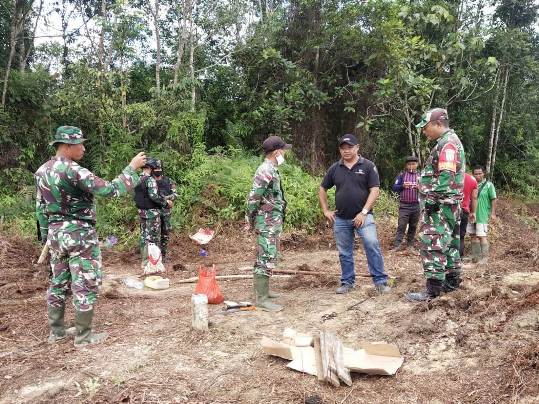 patok batas negara - perbaikan tapal batas RI Malaysia di Sekayam - ruai.tv