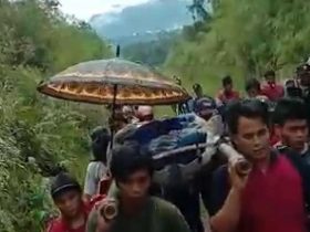 jalan rusak di Landak