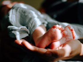 kasus buang bayi - bayi dalam kardus
