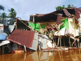 ponton tabrak rumah