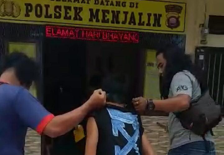 pencuri di menjalin