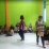 siswa belajar di lantai