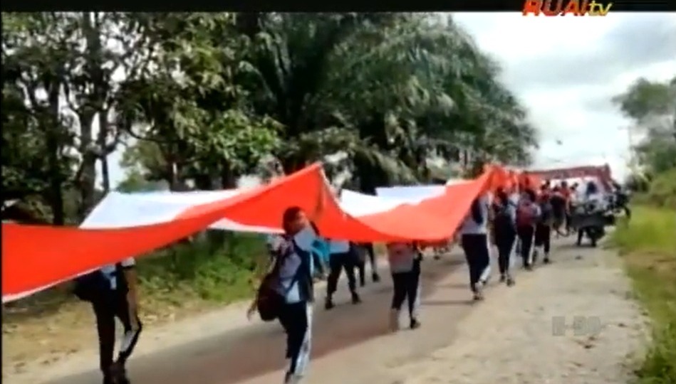 bendera raksasa merah putih