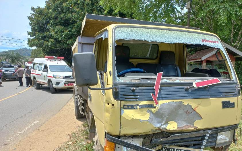tabrakan meninggal dunia