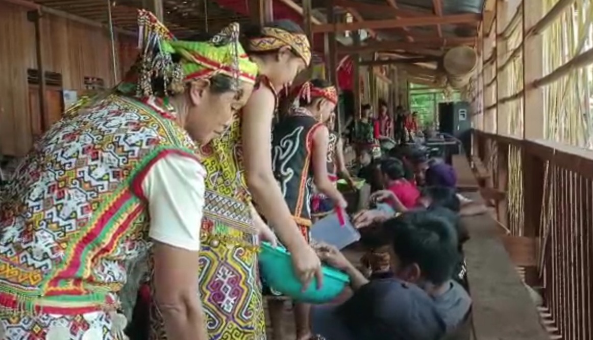 rumah betang dayak