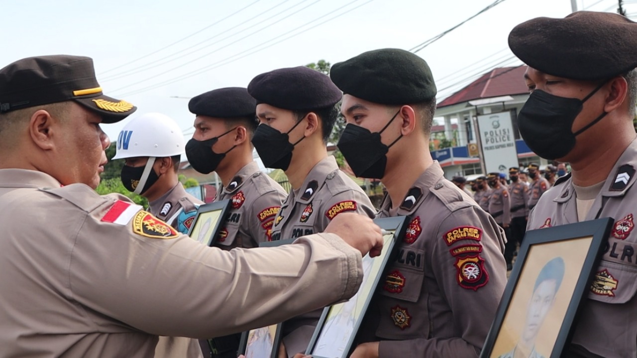 polisi dipecat