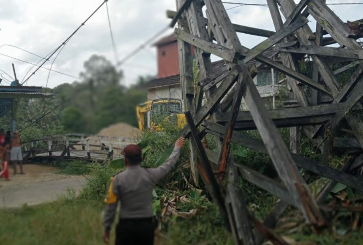 jembatan ambruk
