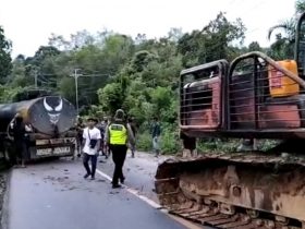 truk masuk jurang