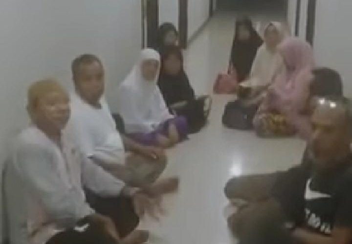 jamaah telantar karena