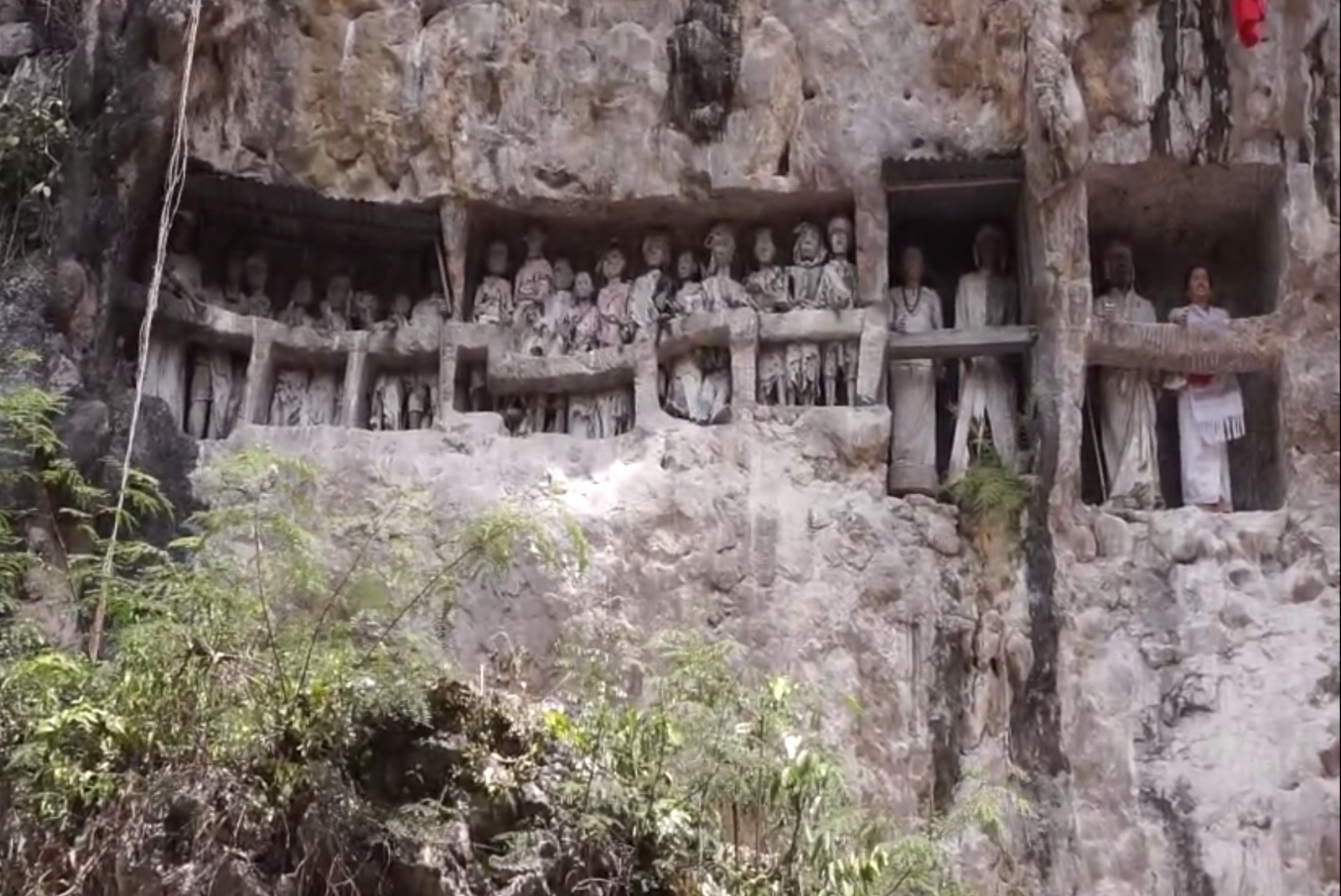 makam batu Toraja