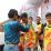 Wabup Ketapang Farhan memgalungkan Medali kepada pemenang lomba Dayung. (Foto/Prokopim)